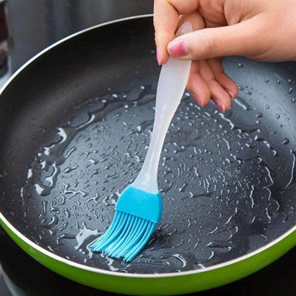 2-in-1 Oil Dispenser Bottle with Spray & Pour Function | Leakproof Glass Oil Sprayer with Free Silicone Basting Brush | Kitchen Cooking Oil Control Bottle for Olive Oil, Vinegar & BBQ